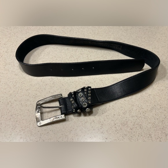 Leatherock black belt. Size “M34” with silverish detail. - Picture 5 of 13